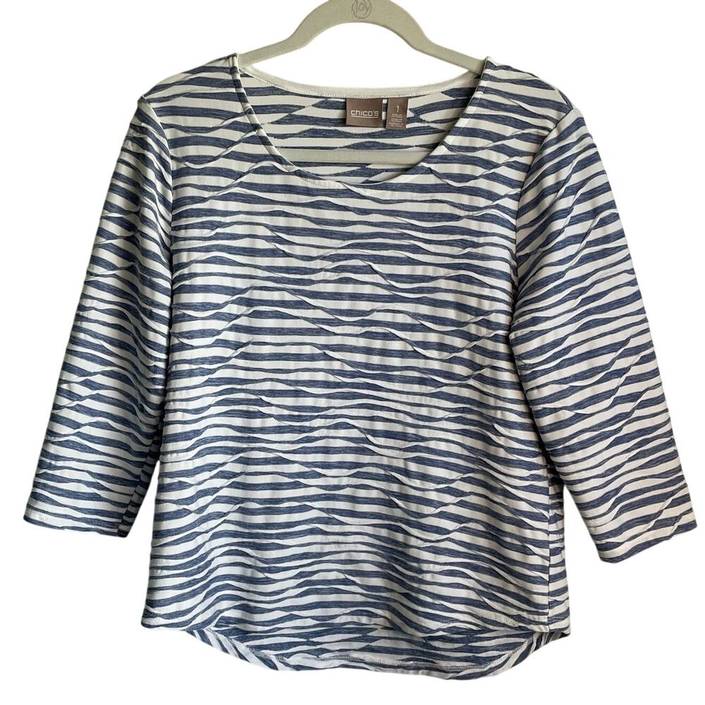 Chico’s Textured Wavy Stripes Top Sz M 3/4 Sleeves Blue White Coastal Beachy